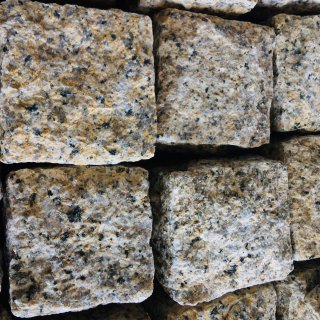JAPANESE COBBLES Yellow granite
