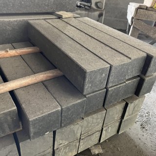 Treads - Flamed - Black basalt 6 sides flamed
